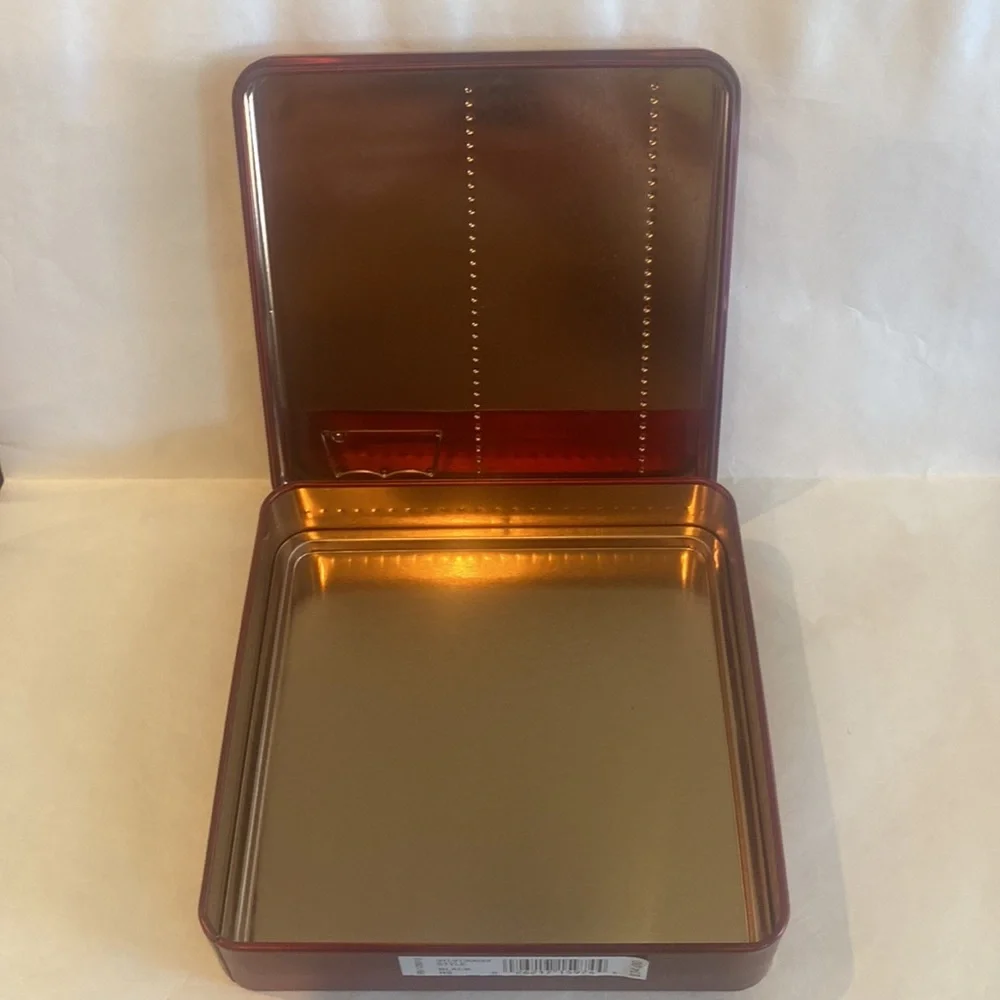 LEVI’S Red Metal Tin Keepsake Gift Box NWT lcsr